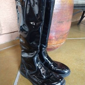 Very Cute Rain Boots Size 5.5 By Earth.